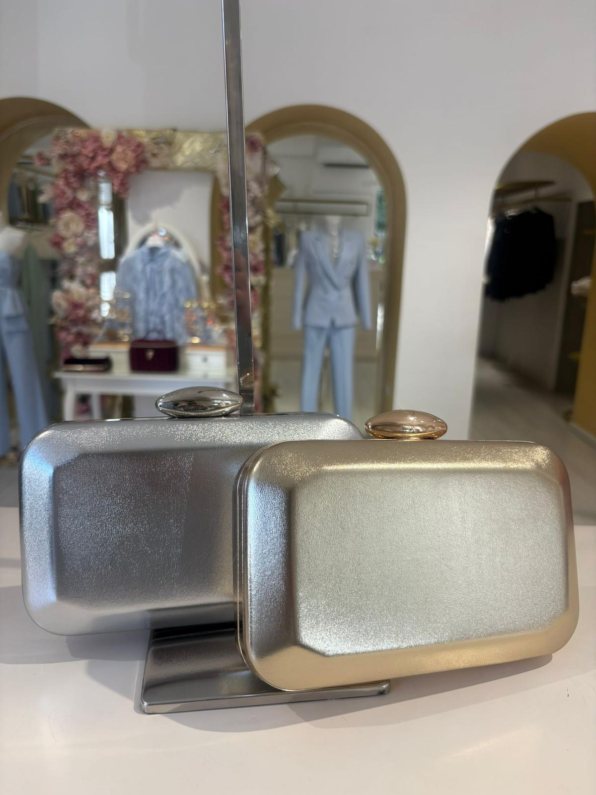 pochette rigida